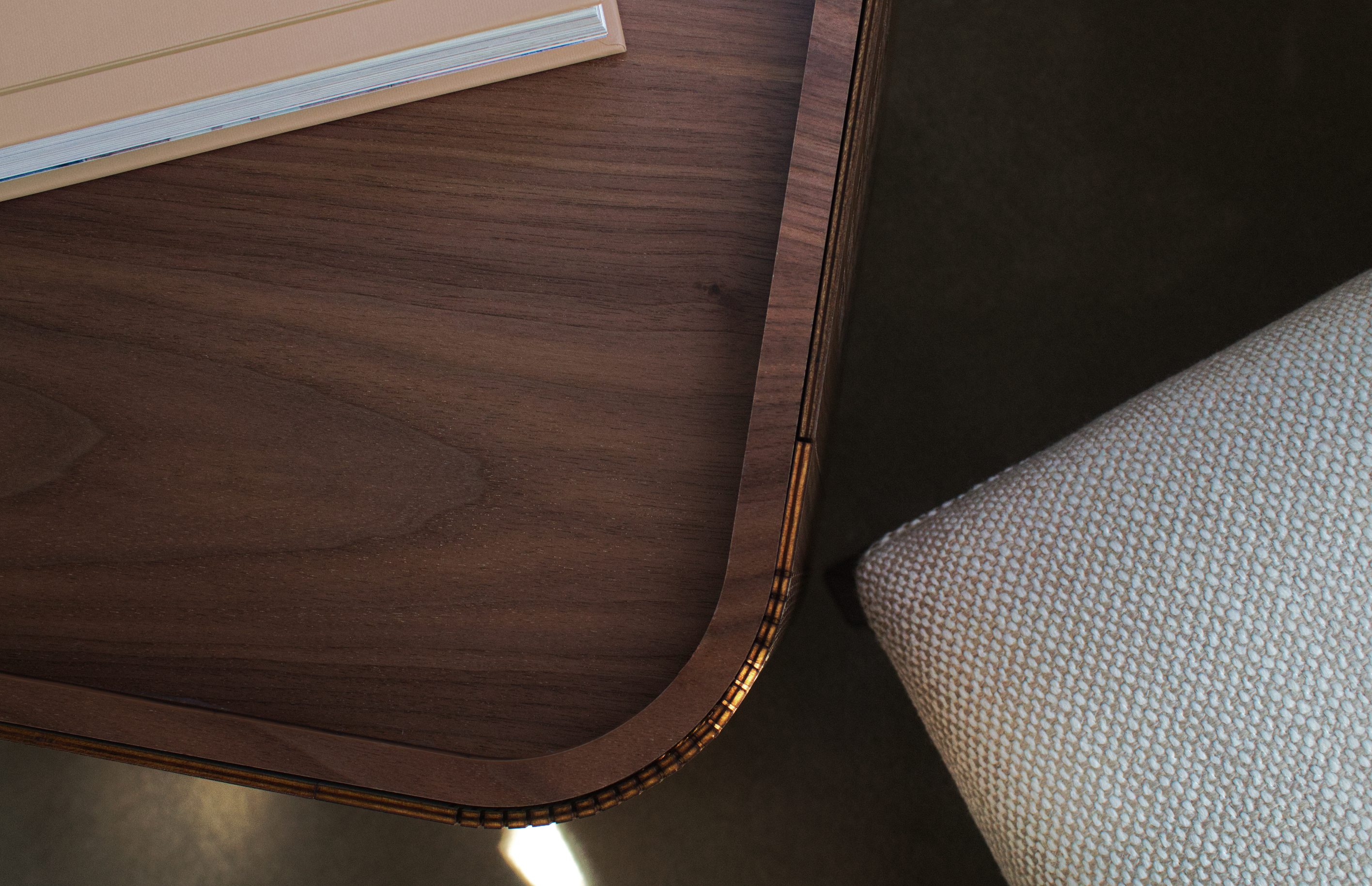 AURA+ WALNUT