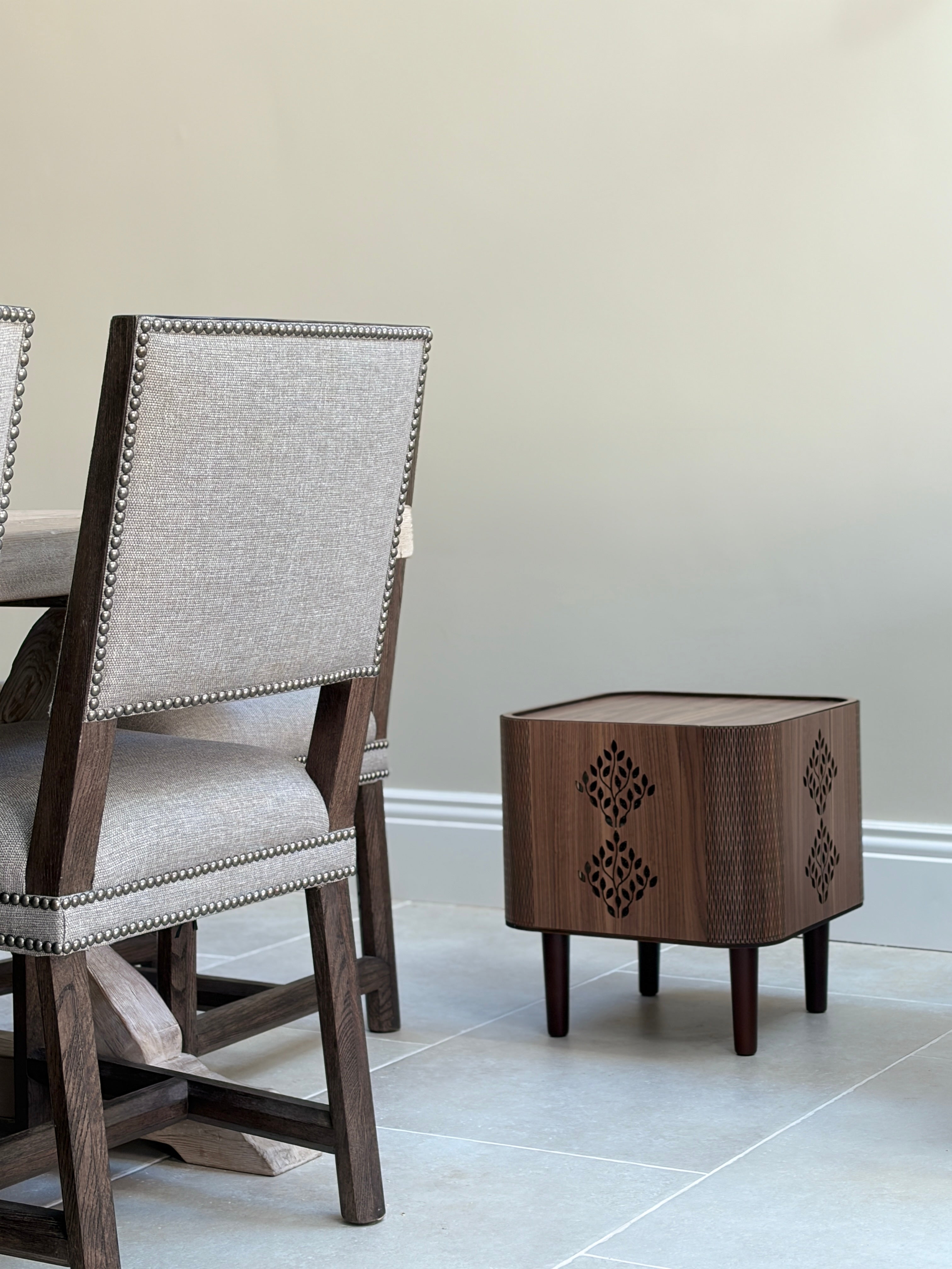 AURA WALNUT